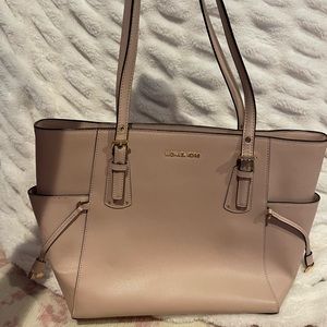Michael Kors Voyager Tote